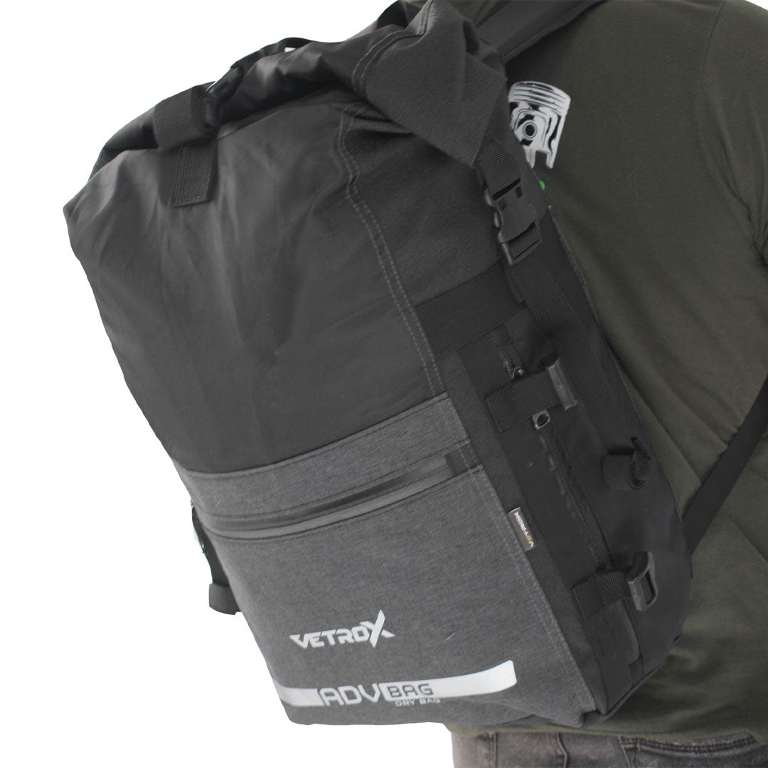 MORRAL NEGRO+GRIS TIPO DRY BAG 26 LT.