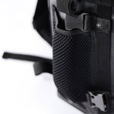 MORRAL NEGRO+AZUL TIPO DRY BAG 26 LT.